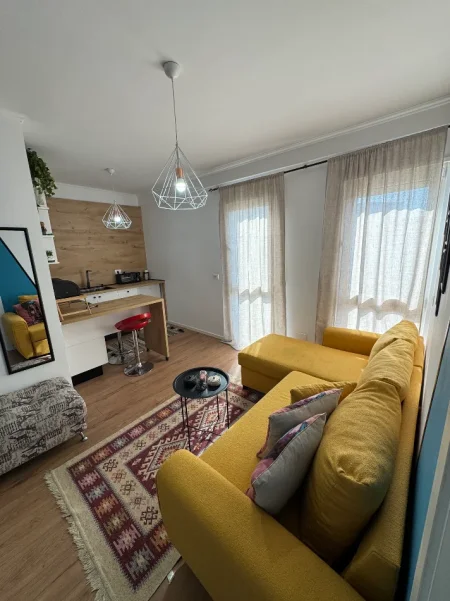 Tirane, jepet me qera apartament 1+1+Aneks+Ballkon Kati 4, 500 € (rruga fortuzi , rruga mine peza)