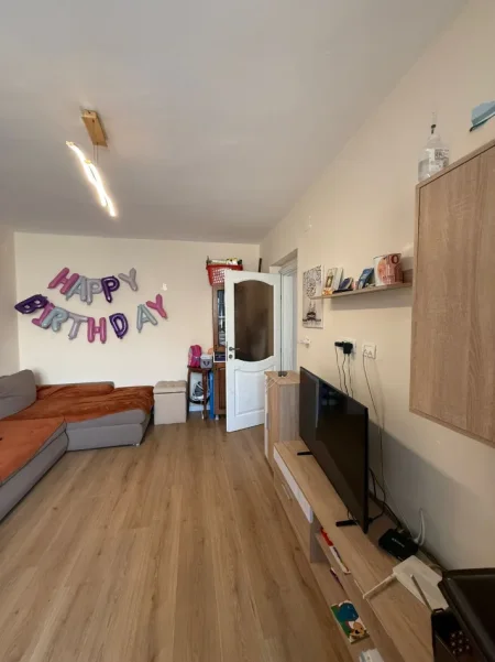 Tirane, shes apartament 1+1+Ballkon Kati 4, 59 m² 120.000 € (Perballe Harry Fultz)