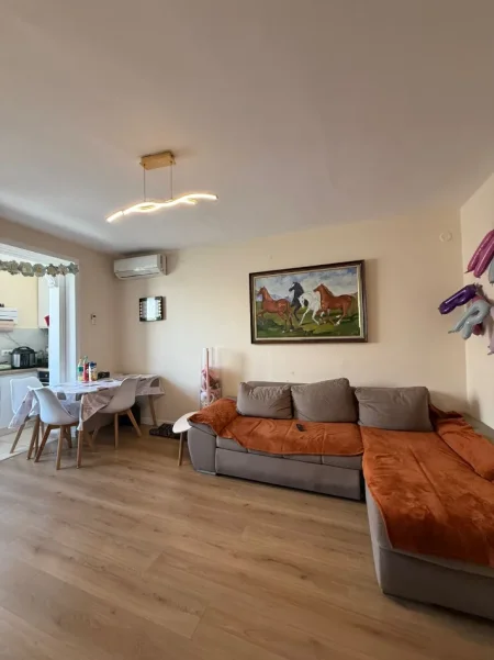 Tirane, shes apartament 1+1+Ballkon Kati 4, 59 m² 120.000 € (Perballe Harry Fultz)