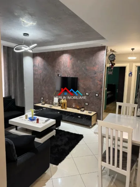 Tirane, jepet me qera apartament 3+1+Ballkon Kati 3, 92 m² 550 € (RRUGA PINARE,KOPSHTI BOTANIK)