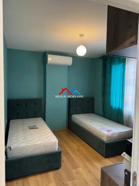 Tirane, jepet me qera apartament 3+1+Ballkon Kati 3, 92 m² 550 € (RRUGA PINARE,KOPSHTI BOTANIK)