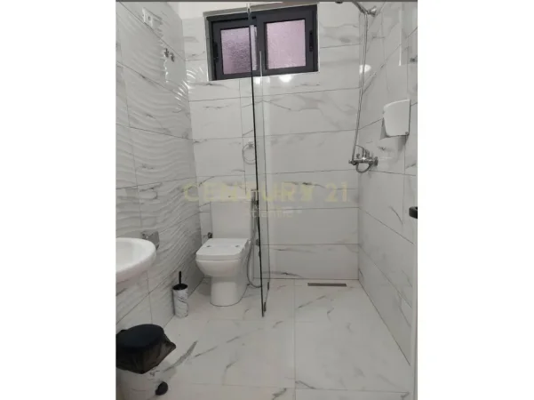 Durres, jepet me qera hotel Kati 4, 700 m² 3.800 € (Shkembi Kavajes, Durres)