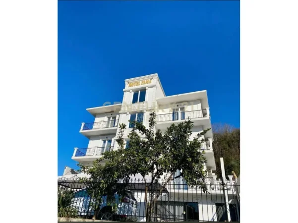 Durres, jepet me qera hotel Kati 4, 700 m² 3.800 € (Shkembi Kavajes, Durres)