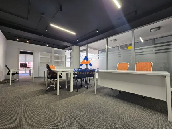 Tirane, jepet me qera zyre Kati 2, 72 m² 1.100 € 