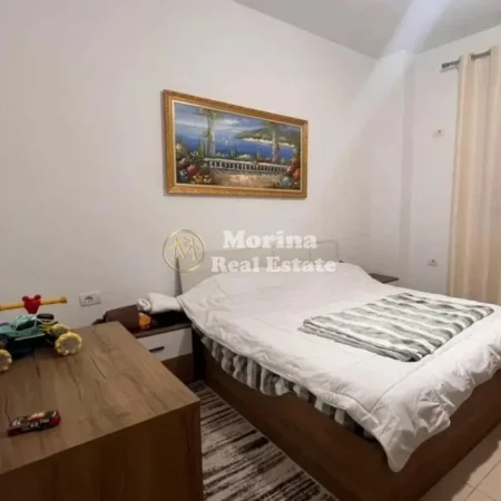 Tirane, jepet me qera apartament 1+1 Kati 3, 65 m² 450 € (Rruga 5 Maji)