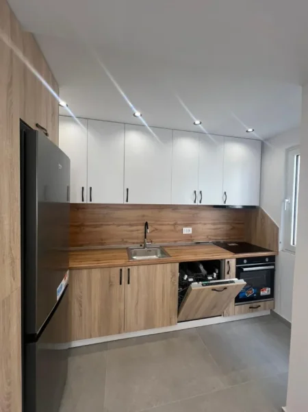 Durres, shitet apartament 2+1 Kati 3, 81 m² 160.000 € (Ish Rajoni)