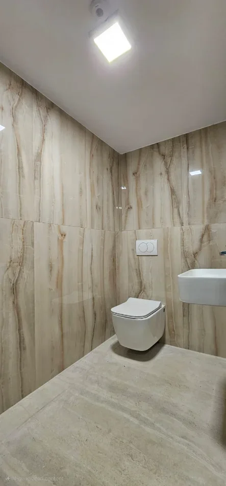 Tirane, jepet me qera , 200 m² 3000 € (BLLOK)