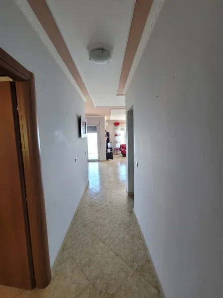 Durres, jepet me qera apartament 2+1 Kati 4, 160 m² 650 € (Vollga)