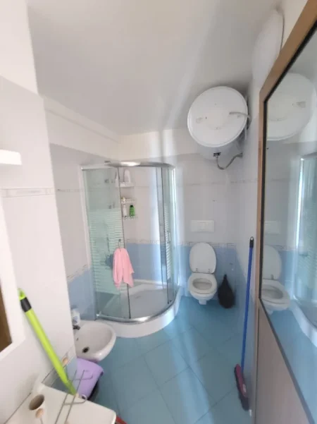 Durres, jepet me qera apartament 2+1 Kati 4, 160 m² 650 € (Vollga)