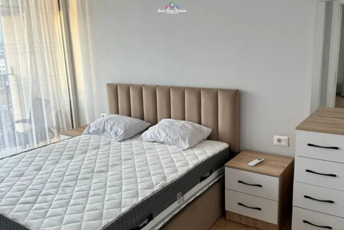 Tirane, jepet me qera apartament 1+1+Ballkon Kati 8, 75 m² 520 € (riza cerova)