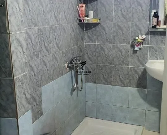 Tirane, jepet me qera apartament 1+1+Ballkon Kati 3, 60 m² 500 € (RRUGA BARDHYL)