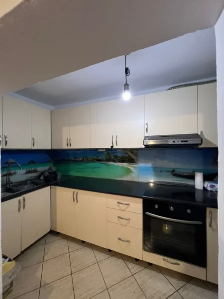 Tirane, jepet me qera apartament 2+1 Kati 1, 120 m² 600 € (ALI DEMI)