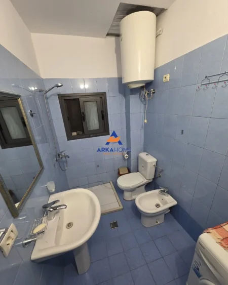 Tirane, jepet me qera apartament 1+1+Ballkon Kati 3, 75 m² 418 € 