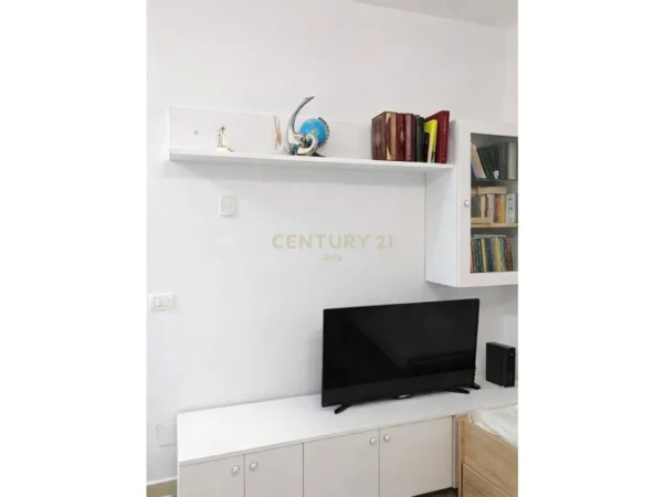 Tirane, shitet apartament 1+1 Kati 8, 55 m² 87.000 € (yzberisht , misto mame)
