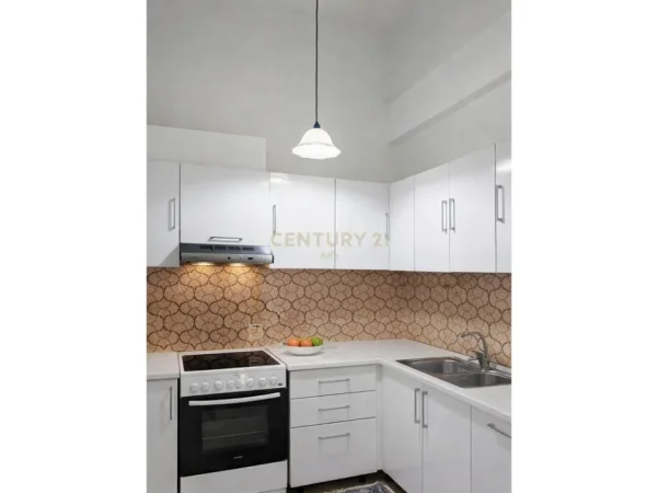 Tirane, shitet apartament 1+1 Kati 8, 55 m² 87.000 € (kombinat)