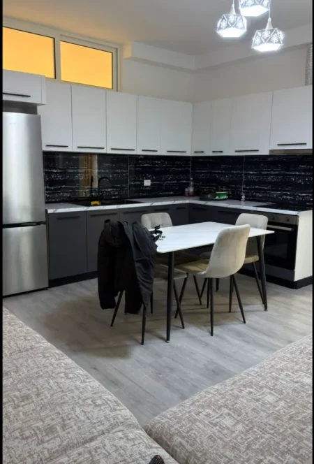 Tirane, jepet me qera apartament 2+1 Kati 3, 78 m² 700 € (5 MAJI)