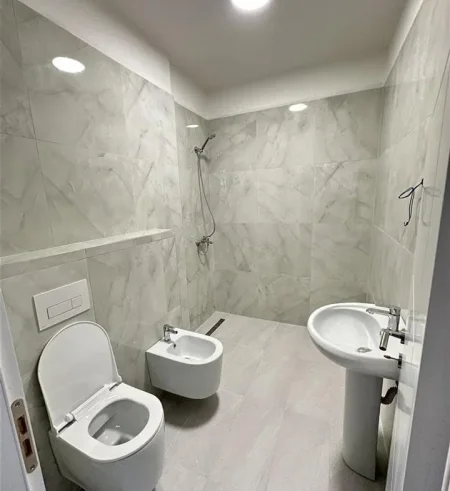 Tirane, jepet me qera apartament 2+1 Kati 8, 75 m² 620 € (sokrat miho)