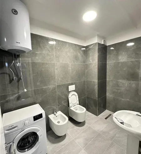 Tirane, jepet me qera apartament 2+1 Kati 8, 75 m² 620 € (sokrat miho)