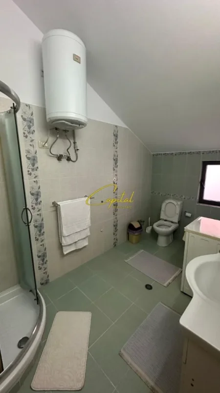 Tirane, jepet me qera apartament 3+1 Kati 3, 115 m² 1.000 € (KOMUNA E PARISIT)