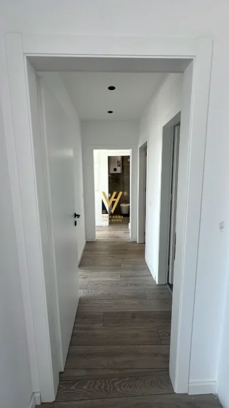 Tirane, jepet me qera zyre Kati 9, 125 m² 1.550 € (LAKEVIEW RESIDENCE)