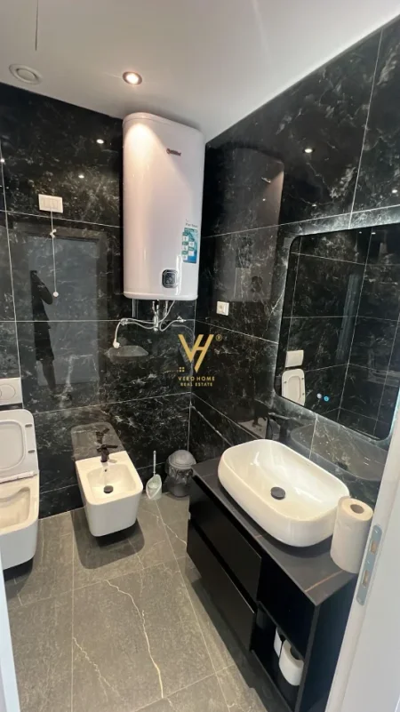 Tirane, jepet me qera zyre Kati 9, 125 m² 1.550 € (LAKEVIEW RESIDENCE)