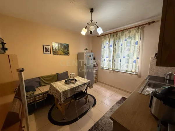 Tirane, shitet apartament 3+1 Kati 4, 93 m² 217.000 € (Gjykata e rrethit)
