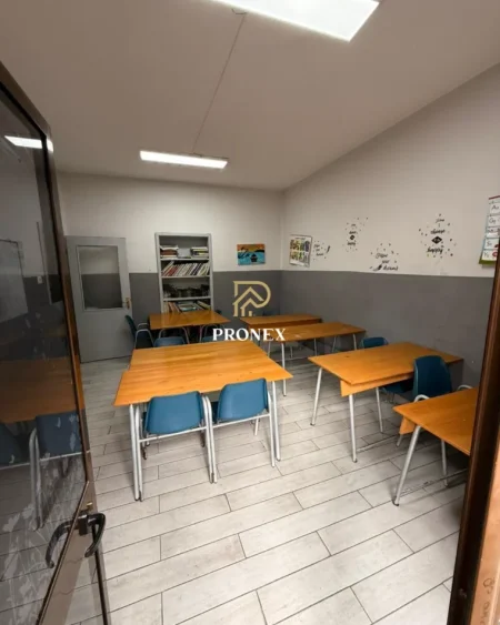 Tirane, jepet me qera zyre Kati 3, 100 m² 850 € (RRUGA SAMI FRASHERI)