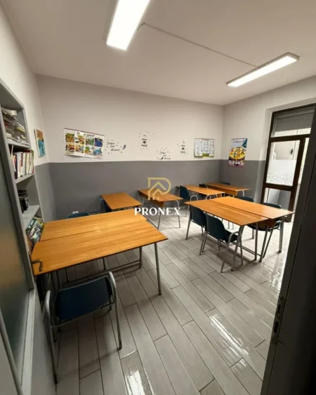 Tirane, jepet me qera zyre Kati 3, 100 m² 850 € (RRUGA SAMI FRASHERI)