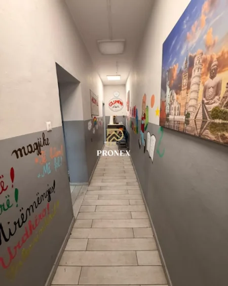 Tirane, jepet me qera zyre Kati 3, 100 m² 850 € (RRUGA SAMI FRASHERI)