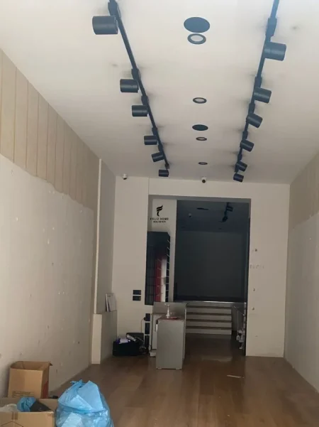 Tirane, jepet me qera dyqan Kati 0, 90 m² 2.000 € (MYSLYM SHYRI)