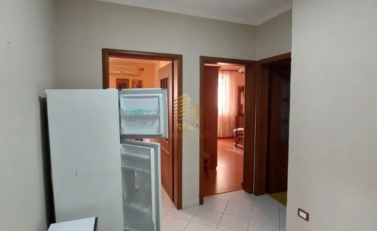 Tirane, jepet me qera apartament 1+1 Kati 6, 65 m² 400 € (Pazari i Ri)