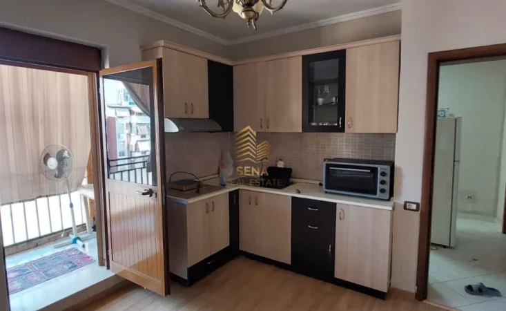 Tirane, jepet me qera apartament 1+1 Kati 6, 65 m² 400 € (Pazari i Ri)