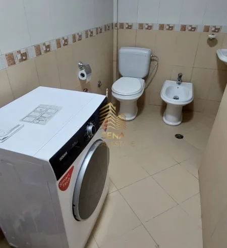 Tirane, jepet me qera apartament 1+1 Kati 6, 65 m² 400 € (Pazari i Ri)