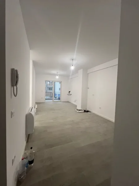 Tirane, jepet me qera zyre Kati 1, 113 m² 700 € (LAPRAKE)