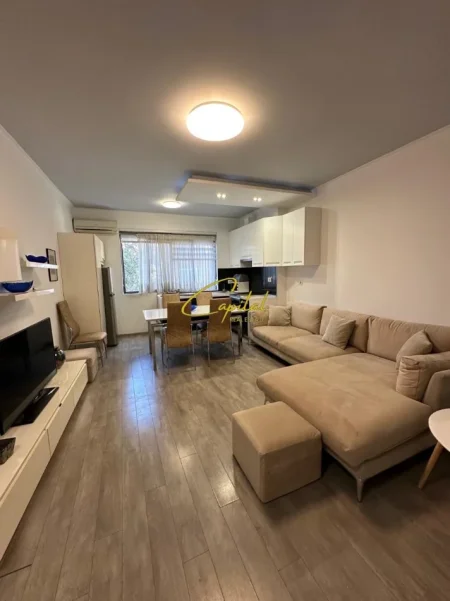 Tirane, jepet me qera apartament 1+1 Kati 2, 63 m² 500 € (BRRYLI)