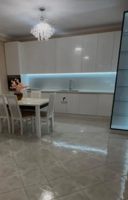 Tirane, jepet me qera apartament 2+1 Kati 2, 100 m² 600 € (YZBERISHT)