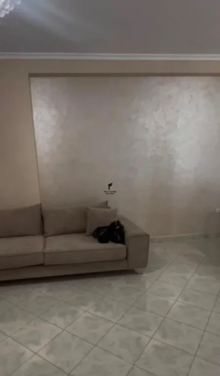 Tirane, jepet me qera apartament 2+1 Kati 2, 100 m² 600 € (YZBERISHT)