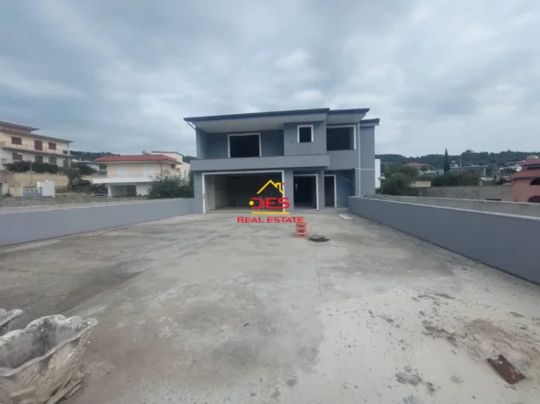 Vlore, shitet ambjent biznesi Kati 0, 1.443 m² 700.000 € (Lagjja Karabash)