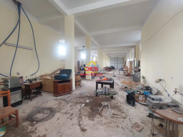Vlore, shitet ambjent biznesi Kati 0, 1.443 m² 700.000 € (Lagjja Karabash)