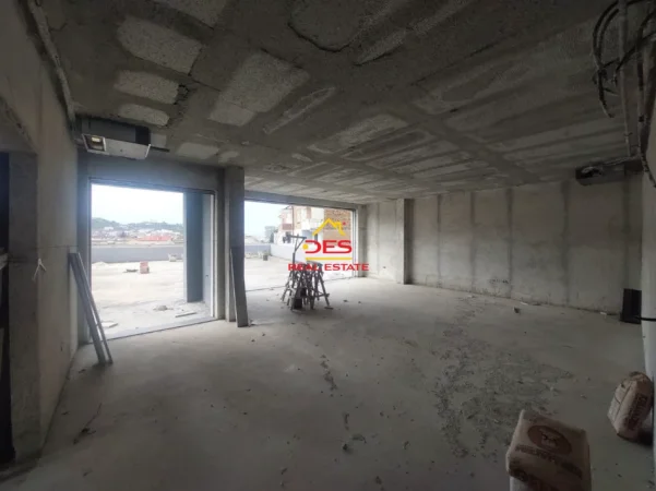 Vlore, shitet ambjent biznesi Kati 0, 1.443 m² 700.000 € (Lagjja Karabash)