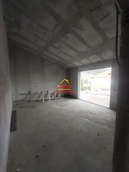 Vlore, shitet ambjent biznesi Kati 0, 1.443 m² 700.000 € (Lagjja Karabash)
