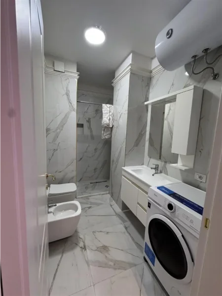 Tirane, jepet me qera apartament 1+1+Ballkon Kati 8, 70 m² 500 € (UNIVERS CITY,QTU)