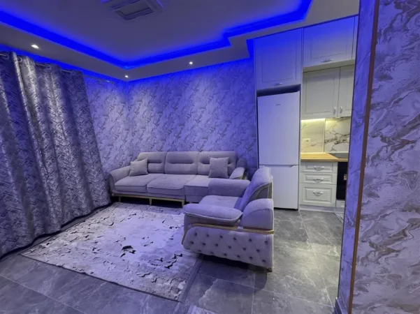 Tirane, jepet me qera apartament 1+1+Ballkon Kati 8, 70 m² 500 € (UNIVERS CITY,QTU)