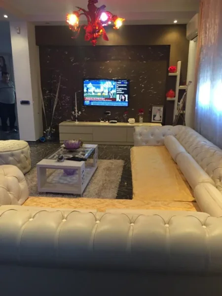 Tirane, shes apartament 2+1 Kati 4, 126 m² (Komuna Parisit)