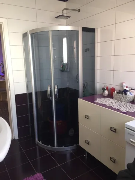 Tirane, shes apartament 2+1 Kati 4, 126 m² (Komuna Parisit)