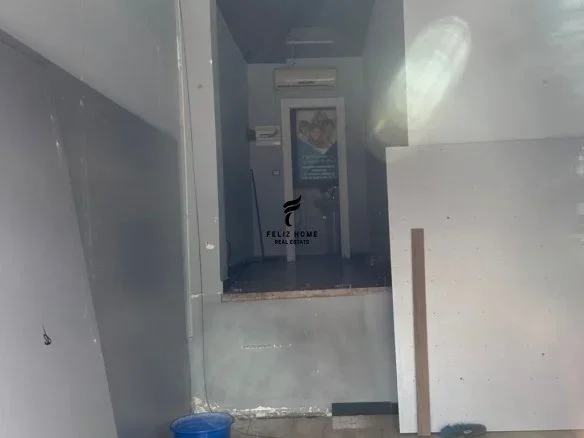 Tirane, jepet me qera dyqan Kati 0, 35 m² 1.800 € (QENDER)