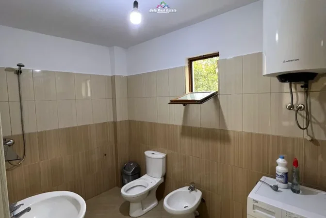 Tirane, jepet me qera Vile 2+1 Kati 1, 70 m² 470 € (5 maji)