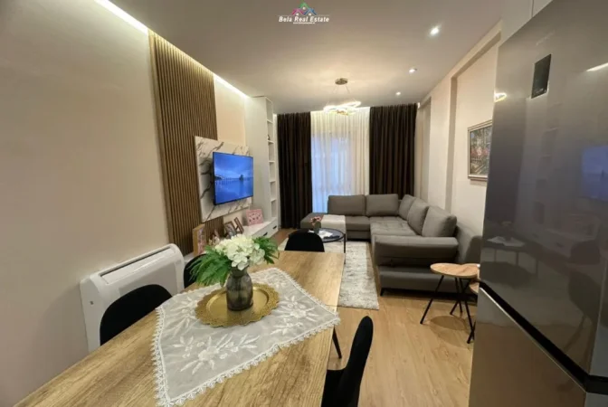 Tirane, jepet me qera apartament 2+1 Kati 6, 90 m² 680 € (univers city)