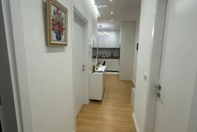 Tirane, jepet me qera apartament 2+1 Kati 6, 90 m² 680 € (univers city)