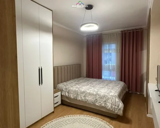 Tirane, jepet me qera apartament 2+1 Kati 6, 90 m² 680 € (univers city)